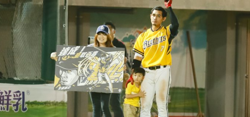 王鏡銘連兩天當苦主 張志豪達成百轟里程碑